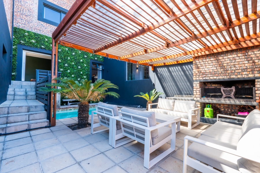 5 Bedroom Property for Sale in Van Riebeeckstrand Western Cape